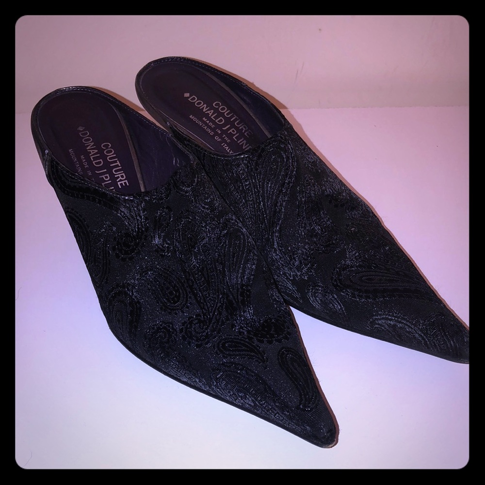 Donald Pliner black shoes
